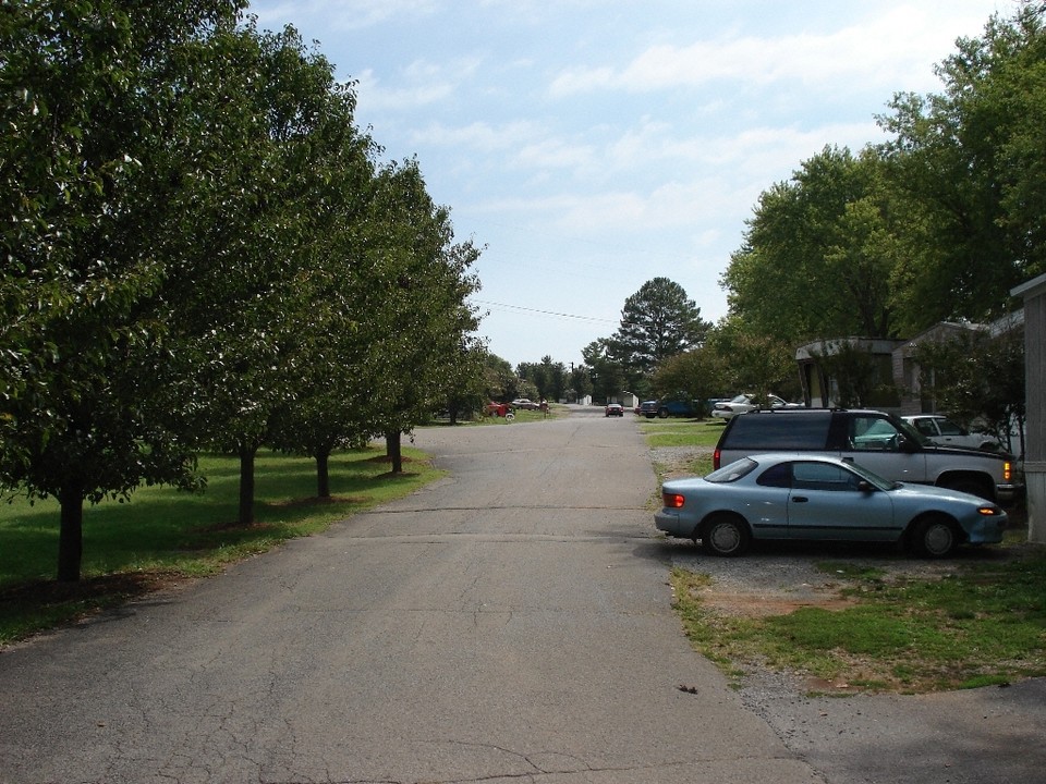 1809 Velma Rd in Athens, TN - Building Photo