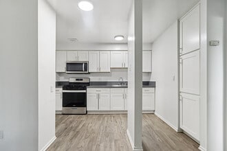 Los Olivos Apartments in Whittier, CA - Foto de edificio - Building Photo