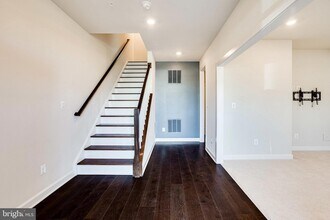 43469 Grandmoore St in Ashburn, VA - Foto de edificio - Building Photo