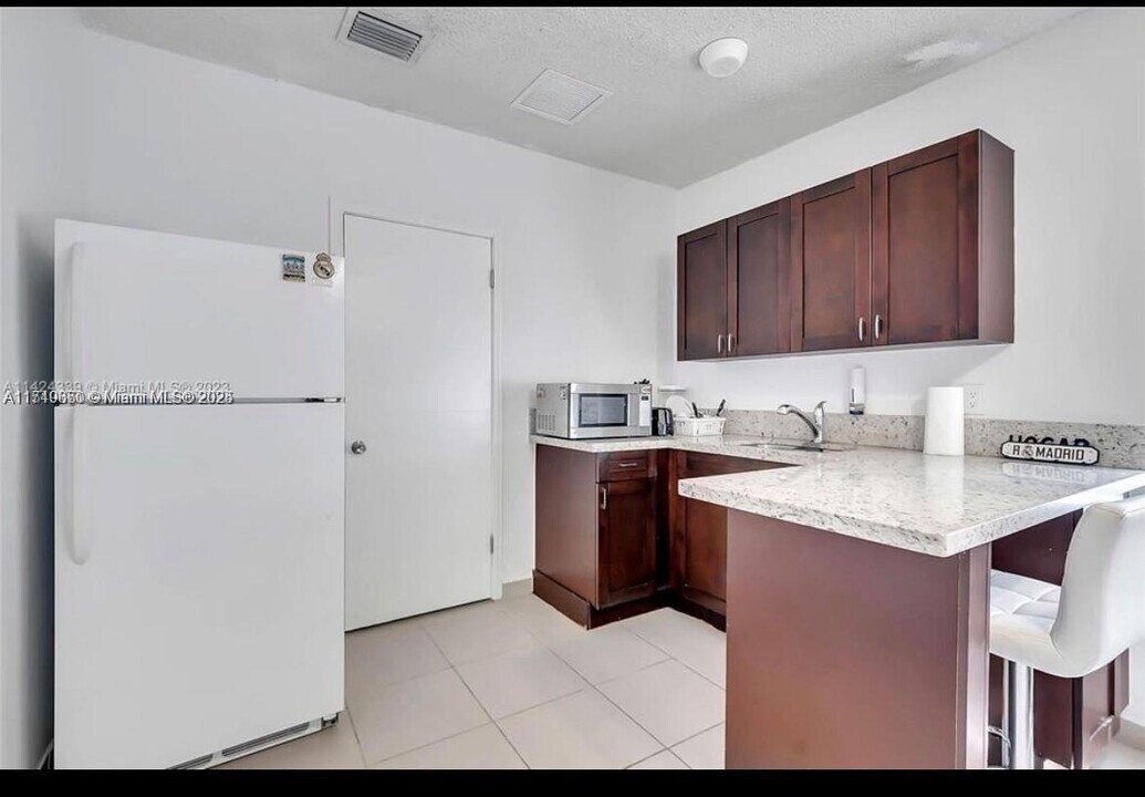 7420 SW 31st St in Miami, FL - Foto de edificio