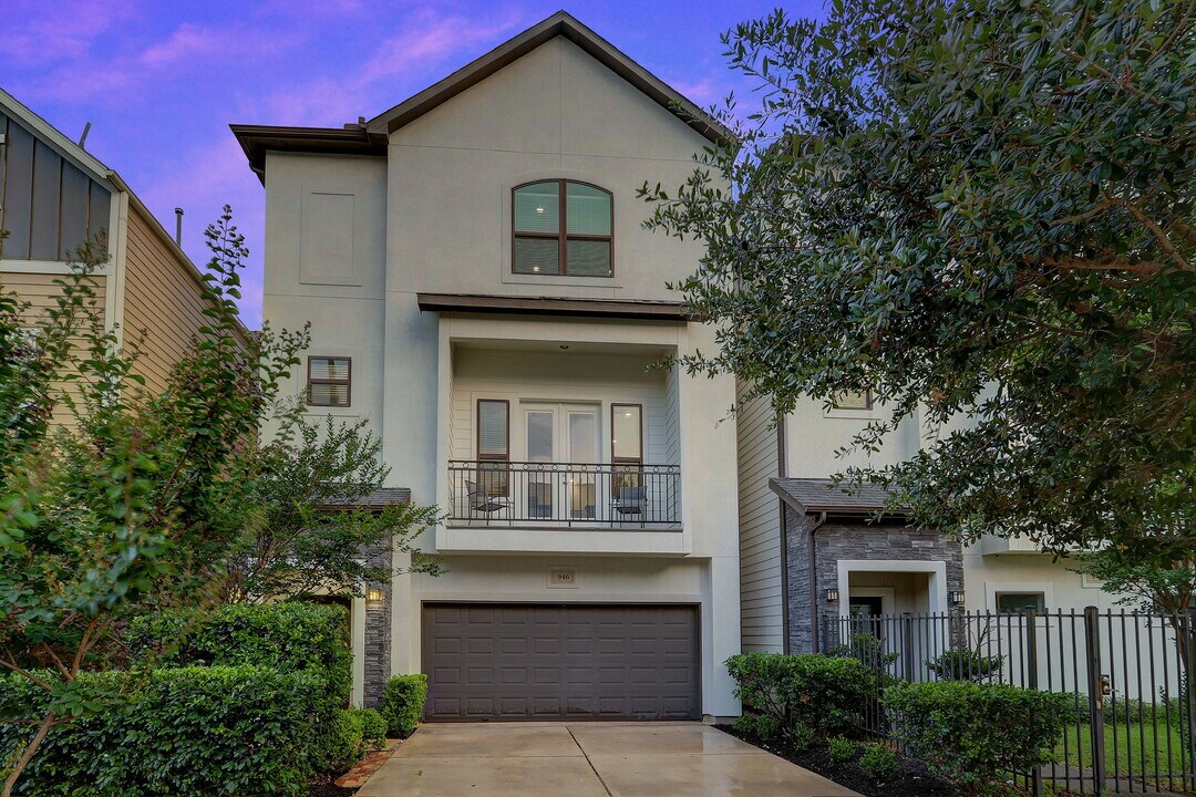 946 W 24th St in Houston, TX - Building Photo