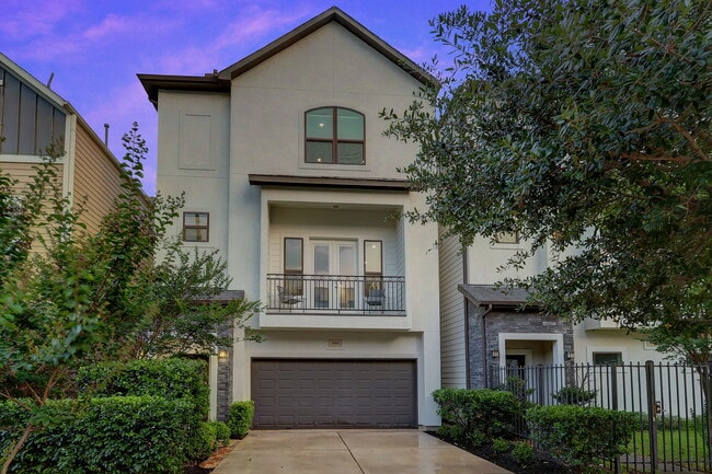 property at 946 W 24th St