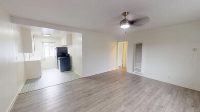 626 Kew in Inglewood, CA - Building Photo - Interior Photo