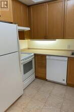 55 Bloor St E in Toronto, ON - Building Photo - Building Photo