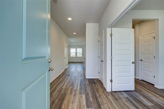 310 Cherry Blossom Ln in Taylor, TX - Building Photo - Building Photo