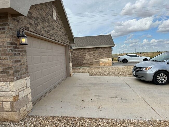 1305 N Clinton Ave in Lubbock, TX - Building Photo - Building Photo