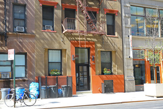 228 W 17th St in New York, NY - Building Photo - Building Photo