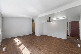 12767 Lala Cove Ln SE in Olalla, WA - Foto de edificio - Building Photo