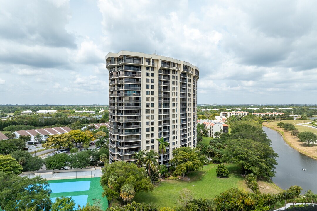 The Envoy in West Palm Beach, FL - Building Photo