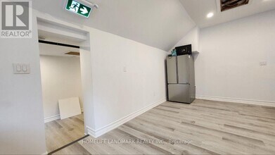 325-325 Simcoe St S in Oshawa, ON - Building Photo - Building Photo