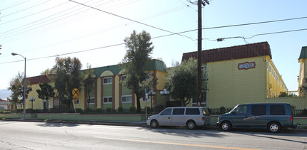 Sheldon Village Apartments in Sun Valley, CA - Building Photo - Building Photo