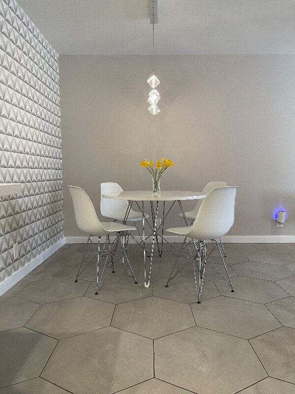 2825 N Los Felices Rd in Palm Springs, CA - Foto de edificio - Building Photo