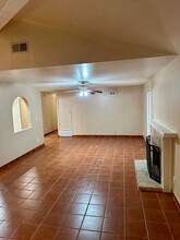 381 E Emerson St in Chula Vista, CA - Foto de edificio - Building Photo