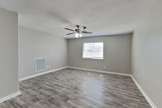 6611 Barker Bend Ln in Katy, TX - Foto de edificio - Building Photo