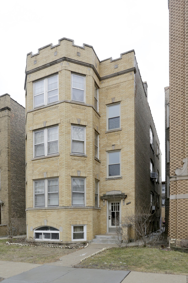 6231 N Washtenaw Ave in Chicago, IL - Building Photo - Building Photo