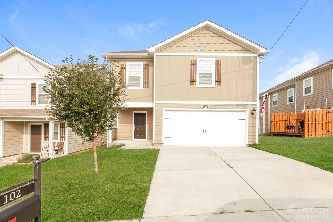 102 Westcott St in La Vergne, TN - Building Photo