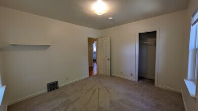 980 NE C St in Pullman, WA - Foto de edificio - Building Photo