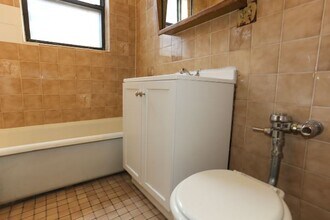 744 W Belmont Ave, Unit K01J in Chicago, IL - Building Photo - Building Photo