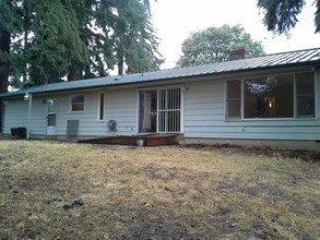 888 Plymouth Dr NE in Keizer, OR - Foto de edificio - Building Photo