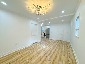 711 W 44th St in Savannah, GA - Building Photo - Building Photo