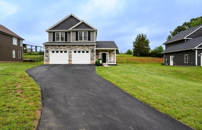 1480 Pilgrim Rd in Goode, VA - Building Photo - Building Photo