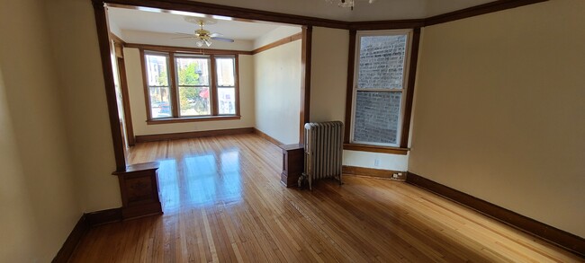 3326 N Clark St in Chicago, IL - Building Photo - Building Photo