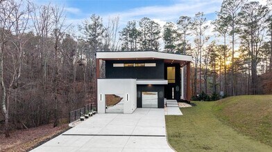 1736 Cox Rd in Roswell, GA - Building Photo - Building Photo