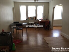 349 Pleasant St in Malden, MA - Building Photo