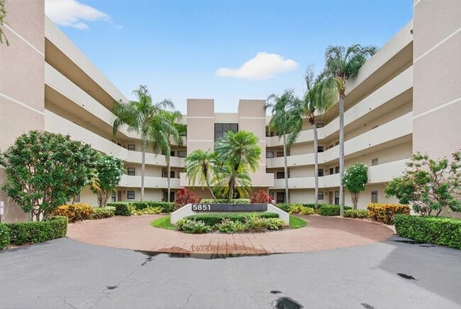 5851 Camino Del Sol in Boca Raton, FL - Building Photo - Building Photo