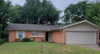 1630 Caravan Trail in Dallas, TX - Building Photo