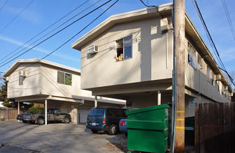 Camellia Manor Apartments in Sacramento, CA - Foto de edificio - Building Photo