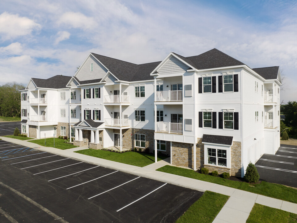 The Residences at Fox Meadow in Glenville, NY - Foto de edificio