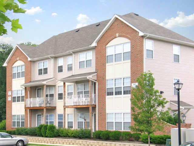 Renaissance Properties in North Brunswick, NJ - Foto de edificio - Building Photo