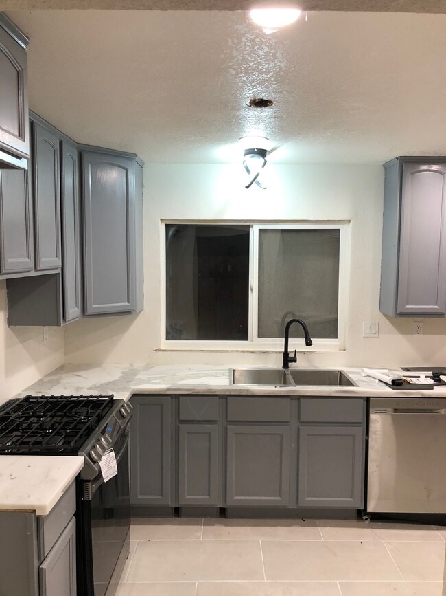 948 Goldenleaf Way in Pittsburg, CA - Building Photo - Building Photo