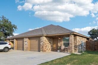 1235 Liberation Ln in Copperas Cove, TX - Foto de edificio - Building Photo