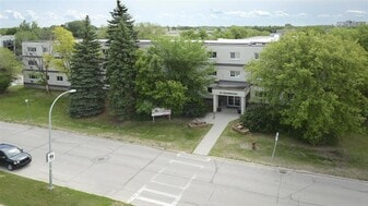 70 Donwood Dr in Winnipeg, MB - Building Photo