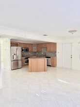 2594 West End Rd in West Palm Beach, FL - Foto de edificio - Building Photo