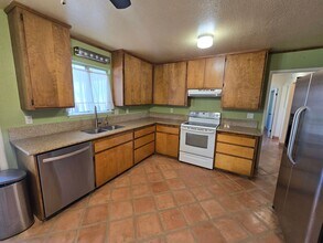 6910 Palm Ave in Yucca Valley, CA - Building Photo - Building Photo