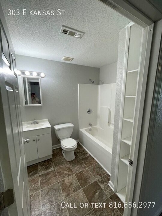 303 E Kansas St in Excelsior Springs, MO - Building Photo