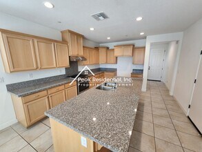 9685 Oak Reserve Ln in Elk Grove, CA - Building Photo - Building Photo