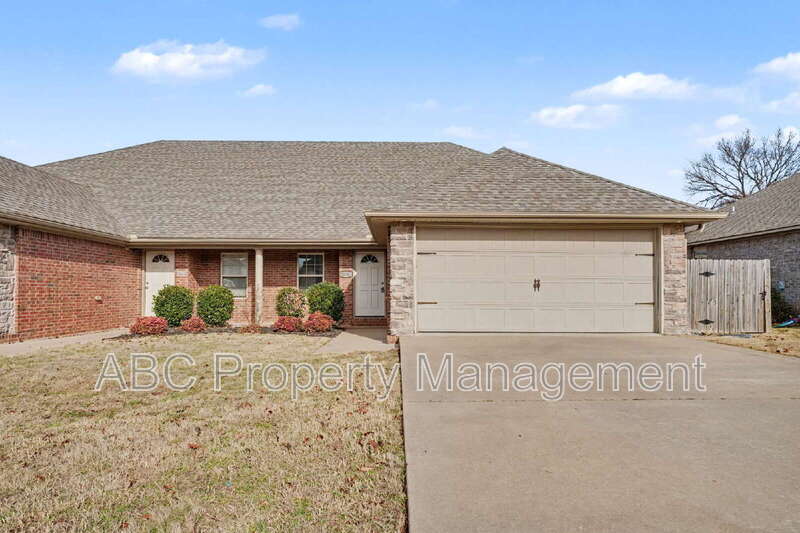 3006 SW Deerfield Blvd in Bentonville, AR - Building Photo