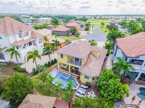 539 Treviso Dr in Apollo Beach, FL - Building Photo - Building Photo