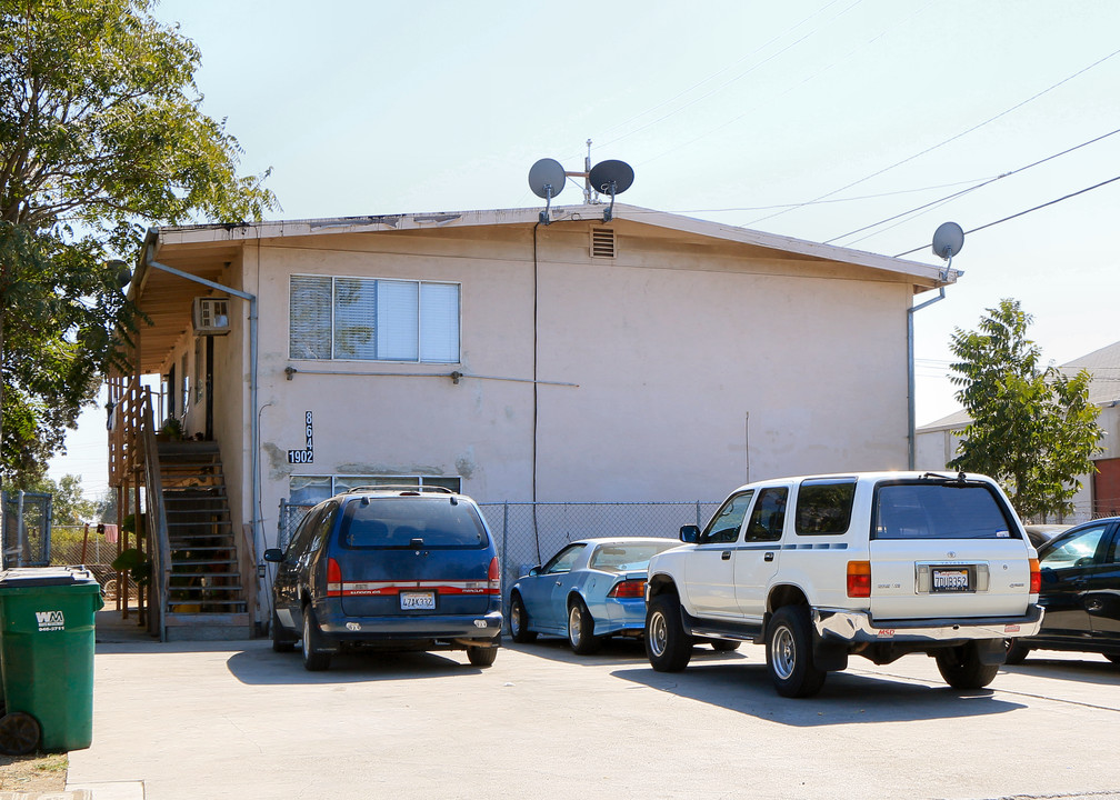 1902 Vicki Ln in Stockton, CA - Foto de edificio