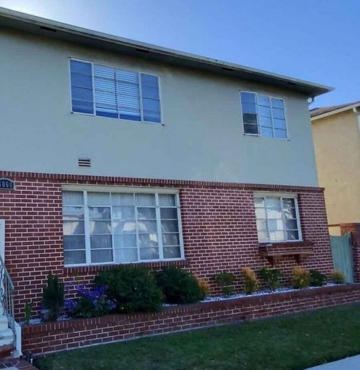 4068 9th Ave in Los Angeles, CA - Building Photo