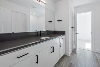 971 W Linda Ave in Sisters, OR - Foto de edificio - Building Photo