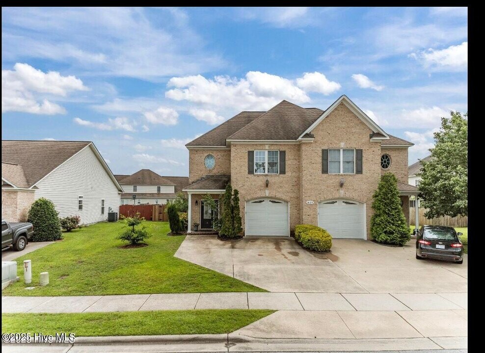 1625 Brook Hollow Dr in Greenville, NC - Building Photo