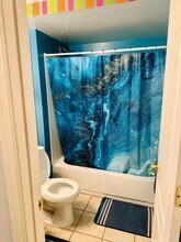 13019 Torchlight Dr in Woodbridge, VA - Foto de edificio - Building Photo