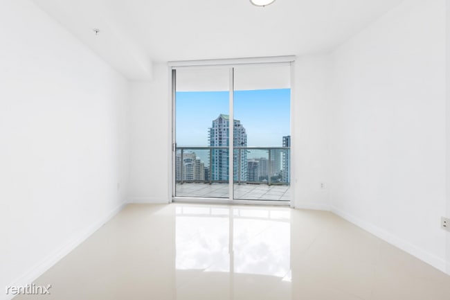 300 Biscayne Blvd in Miami, FL - Building Photo - Building Photo