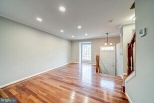 6515 Skylemar Trail in Centreville, VA - Building Photo