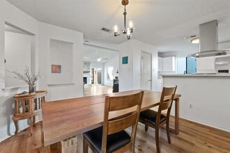 9826 Briar Ridge Dr in Austin, TX - Building Photo - Building Photo